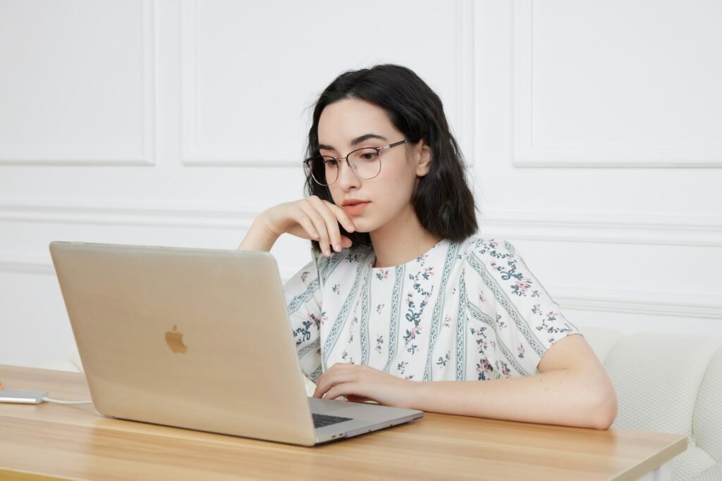 How to Choose the Right Online Course for Your Career Goals